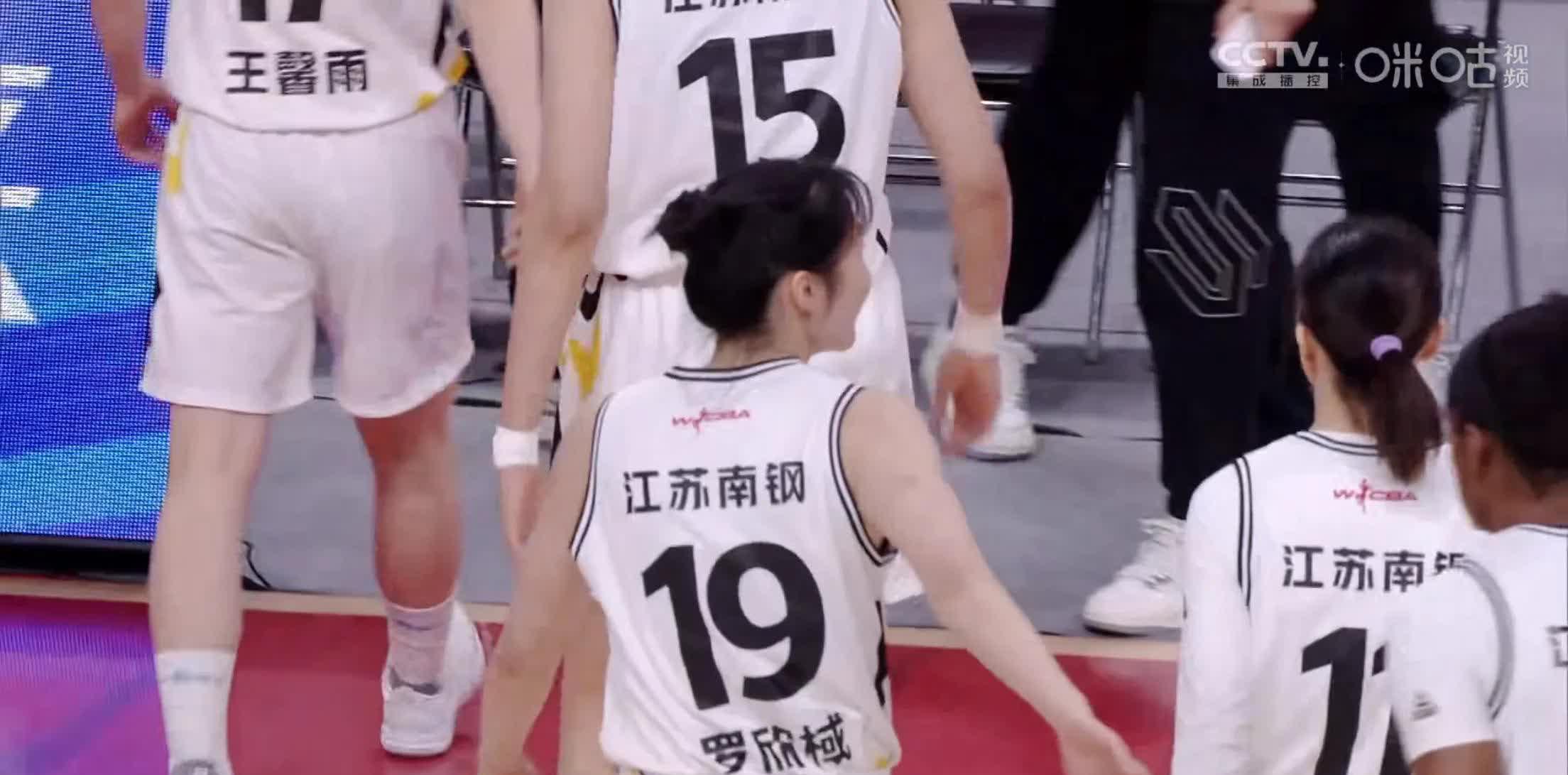 罗欣棫出战19分钟，投篮4中1、三分2中1得到5分3篮板