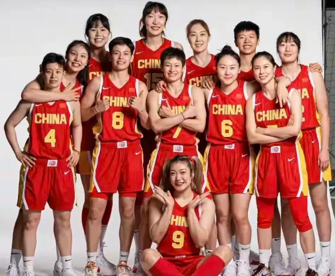 后卫发威！杨氏姐妹合砍20+12王思雨屡秀妙传抢眼