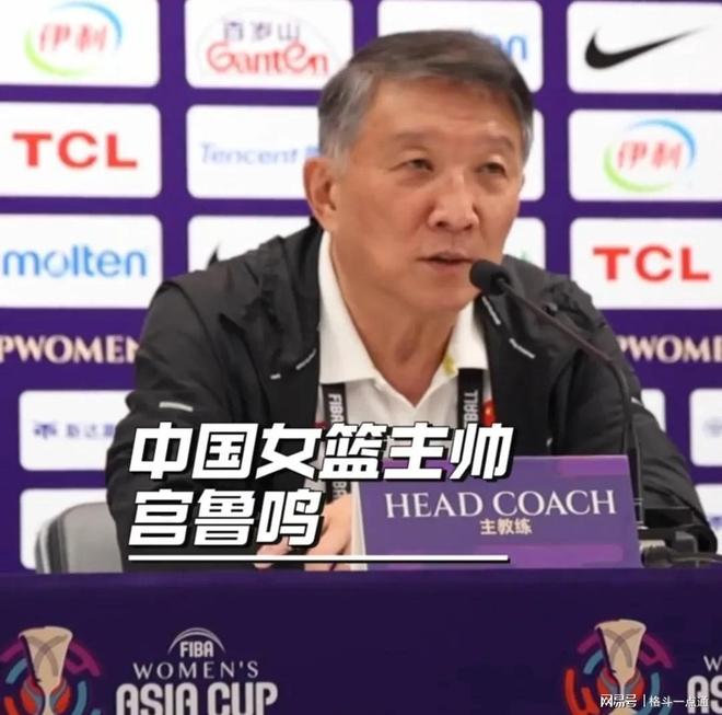 关于女篮半决赛中战术未能实施，宫鲁鸣在场边：把球给张子宇的信息